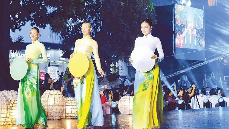 Du lịch TP.HCM tỏa sáng quý I/2026, doanh thu đạt 150.000 tỷ đồng