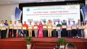 Tôn vinh, khen thưởng các cá nhân, tập thể, gia đình có thành tích xuất sắc trong phong trào hiến máu tình nguyện thành phố Đà Nẵng năm 2024.