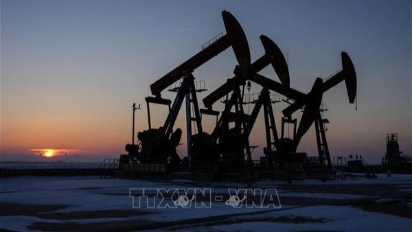 Giá Vàng Ngày 17/10: Vàng Thế Giới Tăng Hơn 100 Usd/Ounce, Vàng Miếng Trong Nước Tăng Hơn 3 Triệu Đồng/Lượng Một Giếng Dầu Ở Liêu Ninh, Trung Quốc. (Ảnh: Thx/Ttxvn)