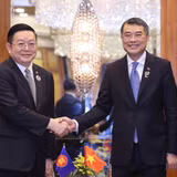 Thủ tướng Chính phủ Lê Minh Hưng tiếp Tổng thư ký ASEAN Kao Kim Hourn. (Ảnh: VGP/Nhật Bắc)