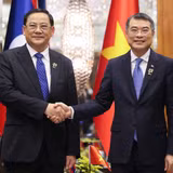 Thủ tướng Chính phủ Lê Minh Hưng và Thủ tướng Lào Sonexay Siphandone. (Ảnh: VGP/Nhật Bắc)