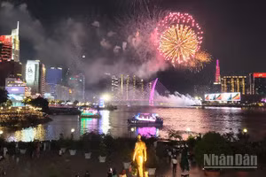 Thành phố Hồ Chí Minh dự kiến bắn pháo hoa tại 7 điểm trong dịp 30/4 và 1/5 năm nay. (Ảnh: Thế Anh)
