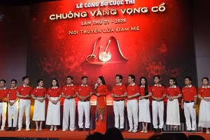 Các thí sinh vào vòng tuyển chọn ra mắt tại lễ công bố cuộc thi. (Ảnh: LINH BẢO)