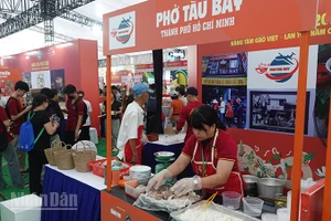 Nhiều thương hiệu phở nổi tiếng có mặt tại Ngày của Phở 2025.(Ảnh: LINH BẢO).