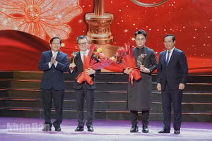 Chương trình Concert "Tổ quốc trong tim" nhận giải Mai Vàng năm lần thứ 31 năm 2025 cho hạng mục chương trình nghệ thuật chính luận được yêu thích nhất. (Ảnh: LINH BẢO)