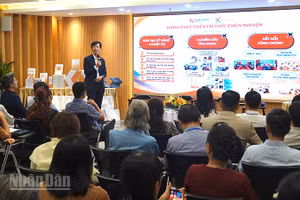Quang cảnh Lễ ra mắt "Tủ sách Tri thức Thiện nguyện" của Quỹ Khởi sự từ tâm. (Ảnh: Linh Bảo)