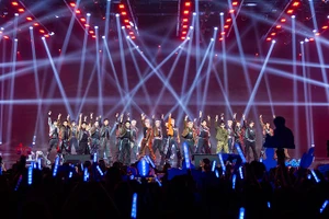 Các anh trai trình diễn trong đêm Chung kết Công bố và Trao giải tối 13/12. (Ảnh: Ban Tổ chức)