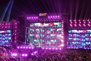 Bữa tiệc ánh sáng trong đêm “Countdown night-City-Maze-ing”. (Ảnh: Linh Bảo).