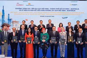 Lễ trao Biên bản ghi nhớ vinh dự được diễn ra dưới sự chứng kiến của Tổng Bí thư, Chủ tịch nước Tô Lâm cùng Đoàn đại biểu cấp cao Việt Nam. (Ảnh: Sở Du lịch thành phố)