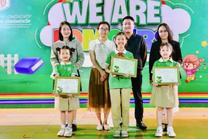 Lễ trao giải tại Trường tiểu học Lômônôxốp, Hà Nội. (Ảnh: Ban tổ chức).