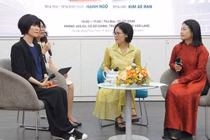 Hai khách mời trong buổi tọa đàm. (Ảnh: Ban tổ chức)