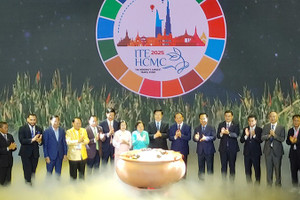 Khai mạc Chương trình nghệ thuật “Đêm Việt Nam” 