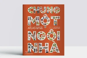 Bìa cuốn sách “Chung một ngôi nhà - Atlas 54 dân tộc Việt Nam”. (Ảnh: NXB Kim Đồng).