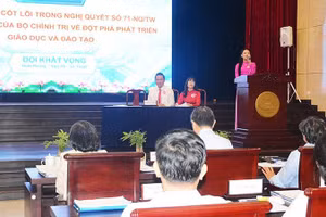 Các thí sinh đang thực hiện phần thi trong Vòng chung kết xếp hạng. (Ảnh: MINH THÀNH)