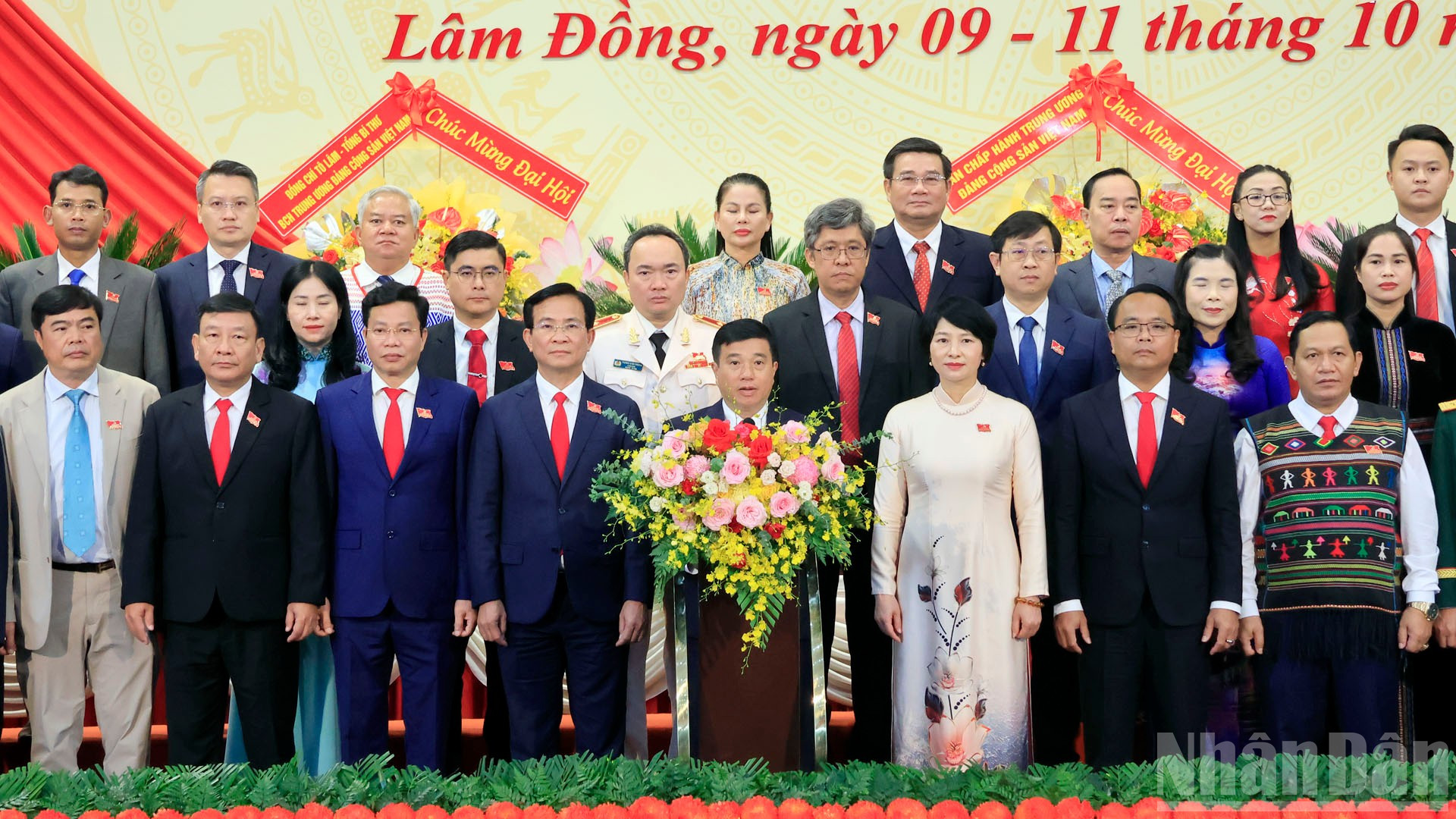 Thay mặt Đoàn đại biểu, Bí thư Tỉnh ủy Lâm Đồng Y Thanh Hà Niê Kđăm phát biểu nhận nhiệm vụ. ndo_br_2.jpg