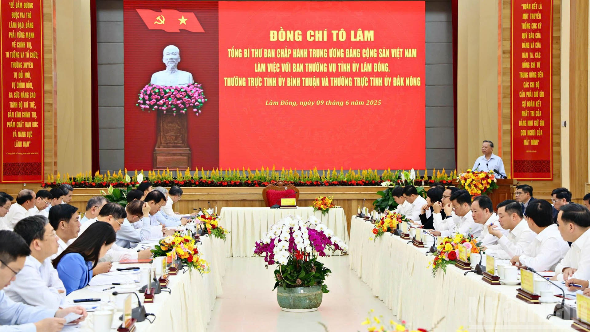 អគ្គលេខាធិកា To Lam ថ្លែងសុន្ទរកថាក្នុងកិច្ចប្រជុំ។ ndo_br_12.jpg