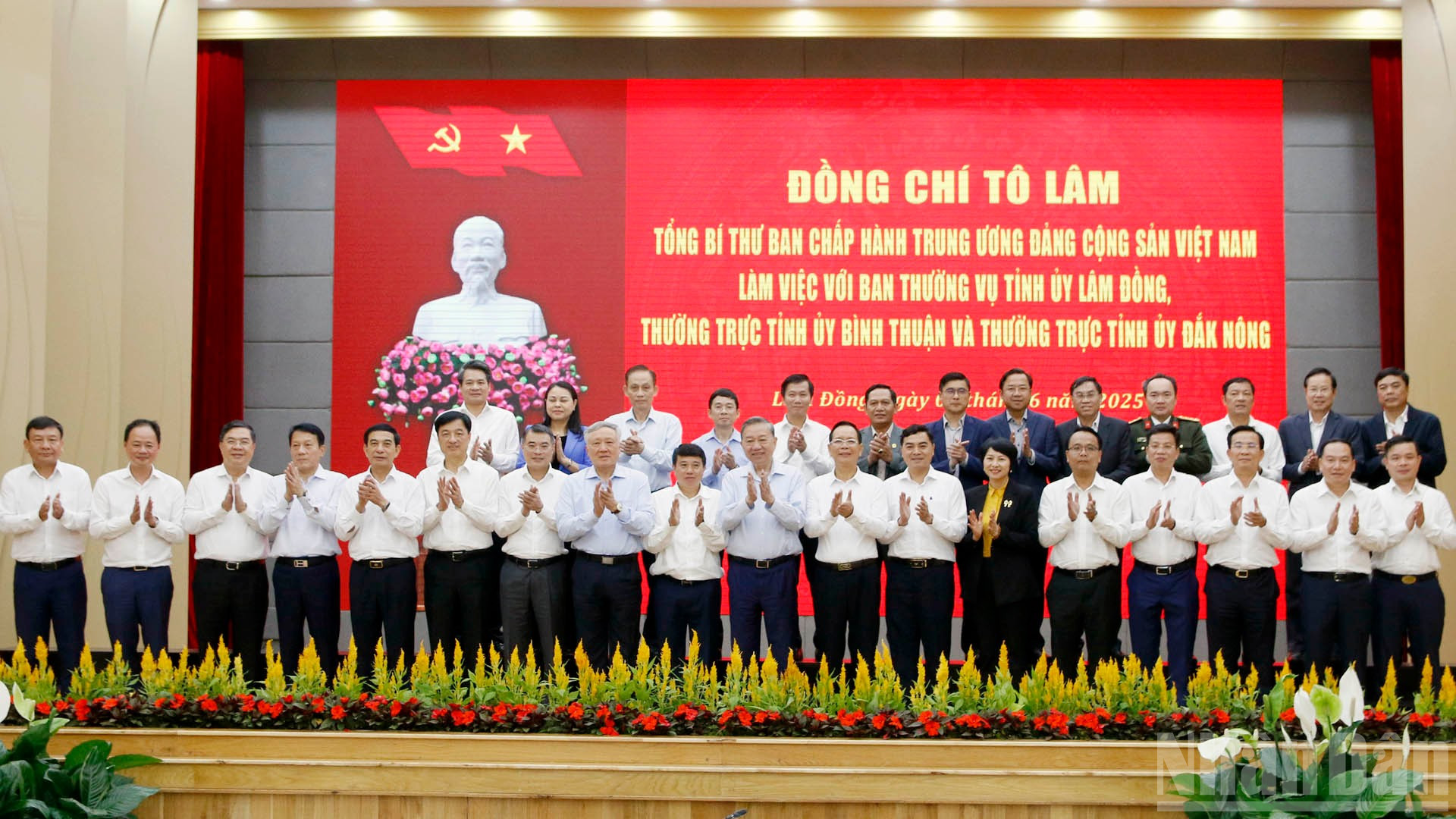 អគ្គលេខាបក្ស To Lam និងថ្នាក់ដឹកនាំខេត្ត Lam Dong, Binh Thuan និង Dak Nong នៅសម័យប្រជុំ។ ndo_br_mg-8602.jpg