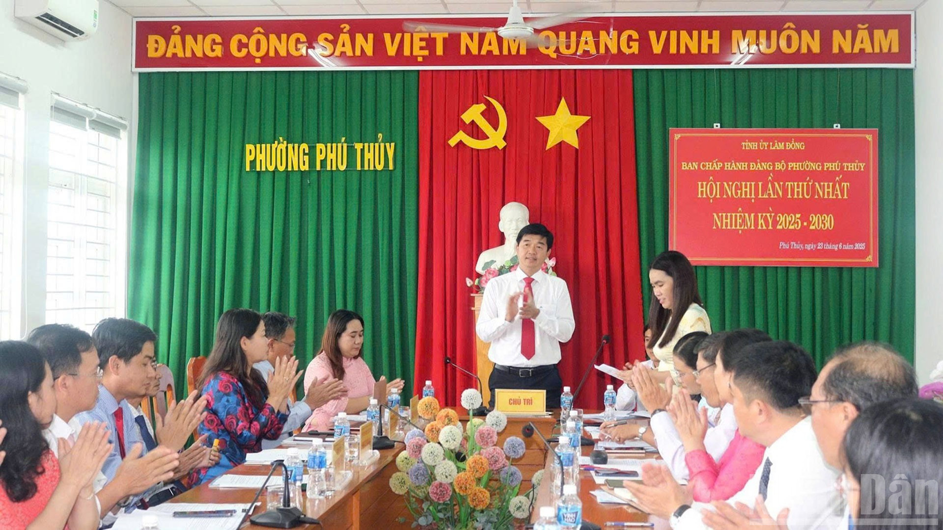 Theo đại diện lãnh đạo Ủy ban nhân dân phường Phú Thủy, hệ thống phần mềm hoạt động rất nhanh, hiệu quả, thao tác rất gọn, chưa ghi nhận khó khăn. ndo_br_phu-thuy-4.jpg