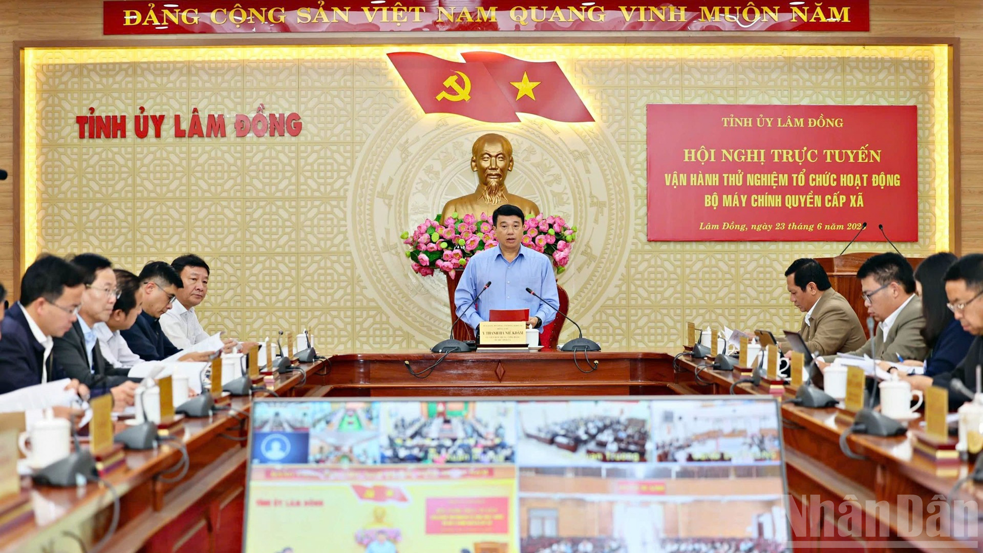 Đồng chí Y Thanh Hà Niê Kđăm cho biết: “Các Trung tâm phục vụ hành chính công cấp xã trong nội dung thử nghiệm hoạt động tiếp nhận, giải quyết, trả kết quả thủ hành chính cấp xã, giả lập liên thông cấp tỉnh đạt hiệu quả, có khả năng đáp ứng ngay yêu cầu của người dân khi chính quyền cấp xã đi vào hoạt động từ ngày 1/7. Đồng thời, qua đây cũng cho thấy hệ thống hạ tầng viễn thông, kết nối dữ liệu, quản trị điều hành cấp tỉnh, cấp xã đã được hoàn thiện và đáp ứng tốt yêu cầu nhiệm vụ”. ndo_br_kdam-1375.jpg