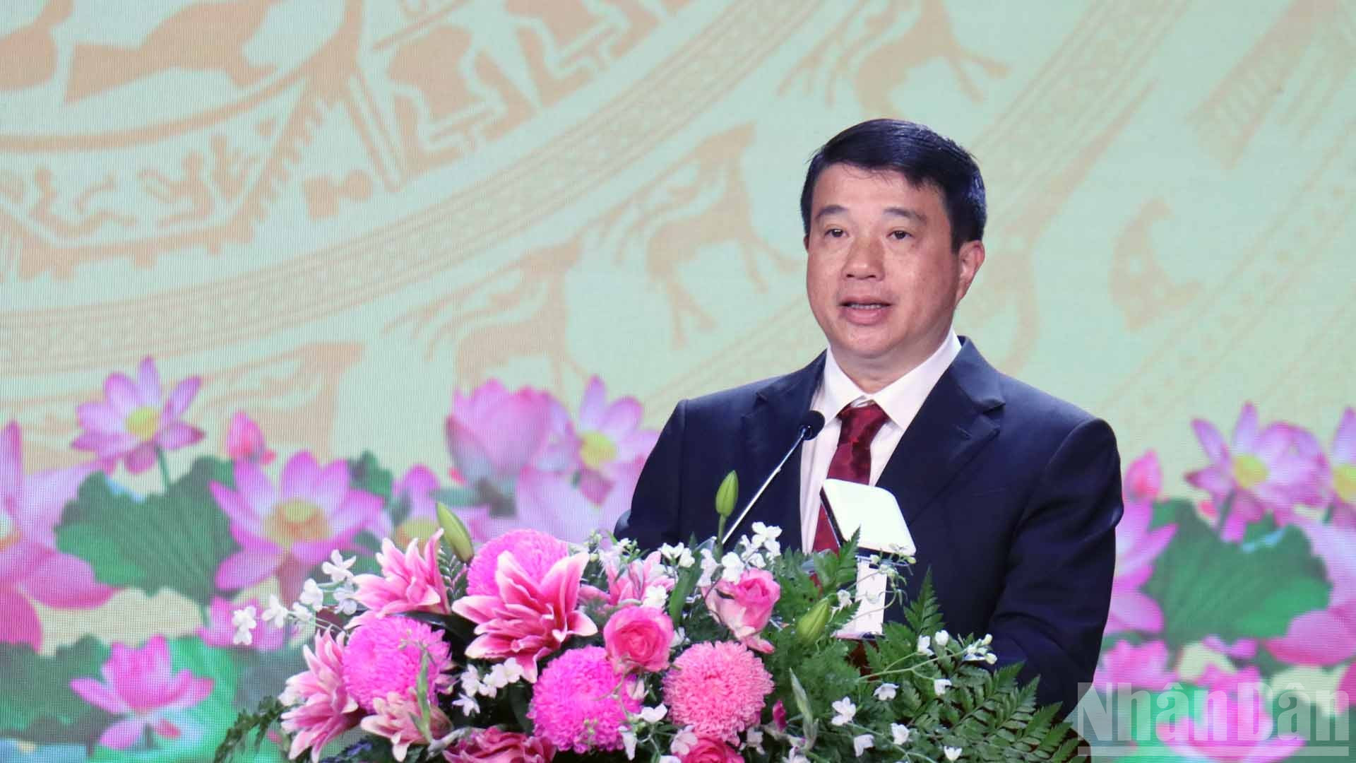Đồng chí Y Thanh Hà Niê Kđăm khẳng định, tỉnh Lâm Đồng đang đứng trước một dấu mốc lịch sử, thời khắc trọng đại, khi 3 quê hương Lâm Đồng, Bình Thuận và Đắk Nông đã hòa thành một. ndo_br_16.jpg
