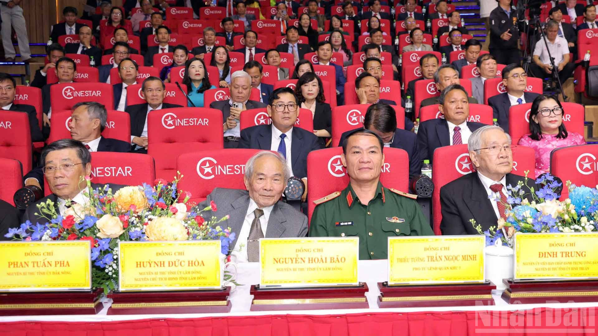 Các đại biểu tham dự buổi lễ. ndo_br_10.jpg
