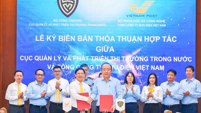 Cục Quản lý và Phát triển thị trường trong nước và Vietnam Post ký kết hợp tác thúc đẩy phát triển thị trường trong nước