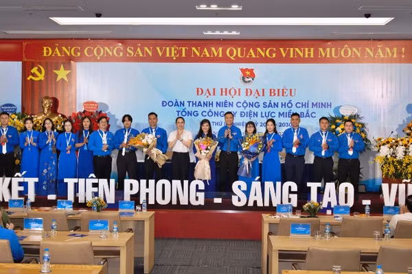 Ra mắt Ban chấp hành Đoàn thanh niên Tổng công ty Điện lực miền Bắc EVNNPC khóa III nhiệm kỳ 2025-2030. 