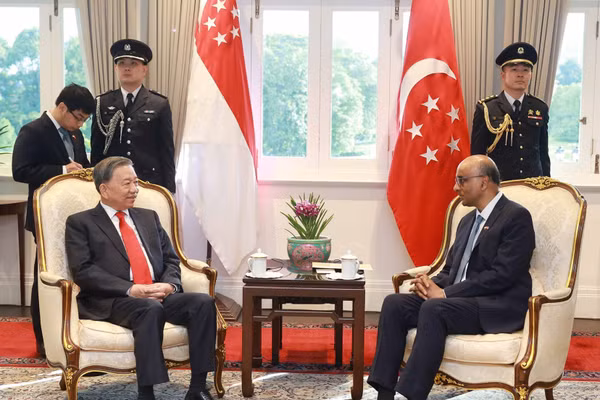 Trong chương trình thăm chính thức Singapore, ngày 12/3/2025, Tổng Bí thư Tô Lâm hội kiến Tổng thống Singapore Tharman Shanmugaratnam. (Ảnh: TTXVN)