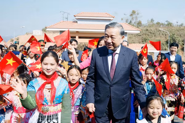 Tổng Bí thư, Chủ tịch nước Tô Lâm dự Lễ khánh thành Trường phổ thông nội trú liên cấp tiểu học và trung học cơ sở Si Pa Phìn tại Bản Nậm Chim 1, xã Si Pa Phìn, cách trung tâm tỉnh Điện Biên khoảng 100km (31/1/2026). (Ảnh: Thống Nhất/ TTXVN)
