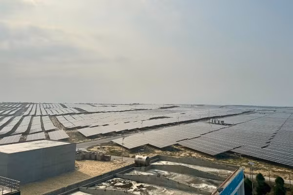 Tỷ trọng năng lượng tái tạo gia tăng đặt ra yêu cầu về việc duy trì nguồn cung ổn định. (Ảnh: LÊ CHI) 