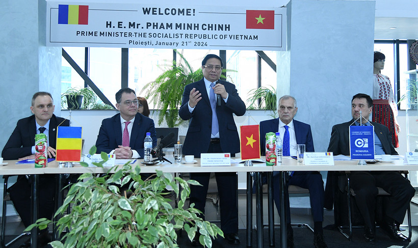 Thủ tướng Phạm Minh Chính phát biểu ý kiến tại Phòng Thương mại và Công nghiệp Prahova.