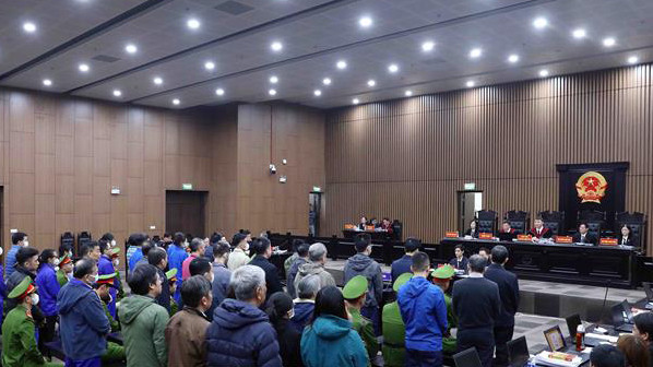 Toàn cảnh phiên xét xử sáng 3/1/2024.