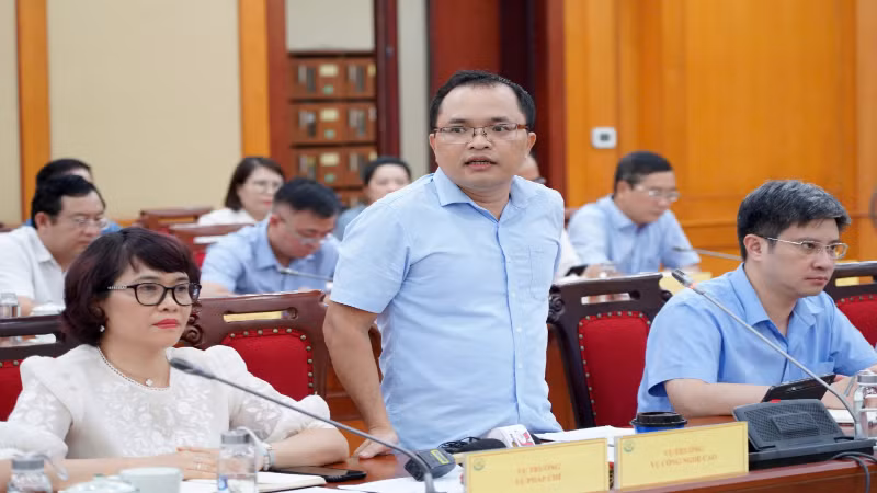 Ông Trần Anh Tú, Phó Vụ trưởng Vụ Công nghệ cao chia sẻ tại buổi họp báo.