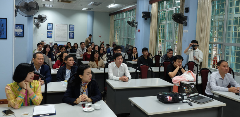 Lớp học công chúng thu hút sự quan tâm nhiều người.