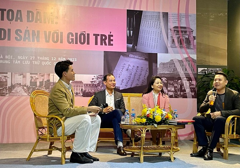Các diễn giả tham gia trao đổi tại tọa đàm.