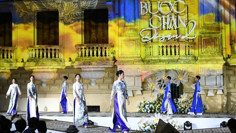 "Bước chân di sản 2" hướng đến tôn vinh vẻ đẹp di sản văn hóa Việt Nam qua thời trang. (Ảnh: Thiên Hùng)