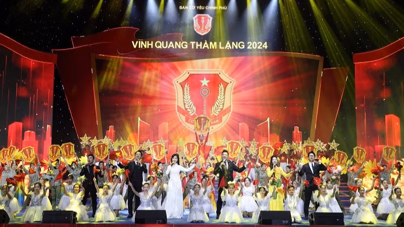 "Vinh quang thầm lặng 2024" là chương trình nghệ thuật đầu tiên tôn vinh thành tích, cống hiến của lực lượng cơ yếu Việt Nam. (Ảnh: Ban tổ chức)