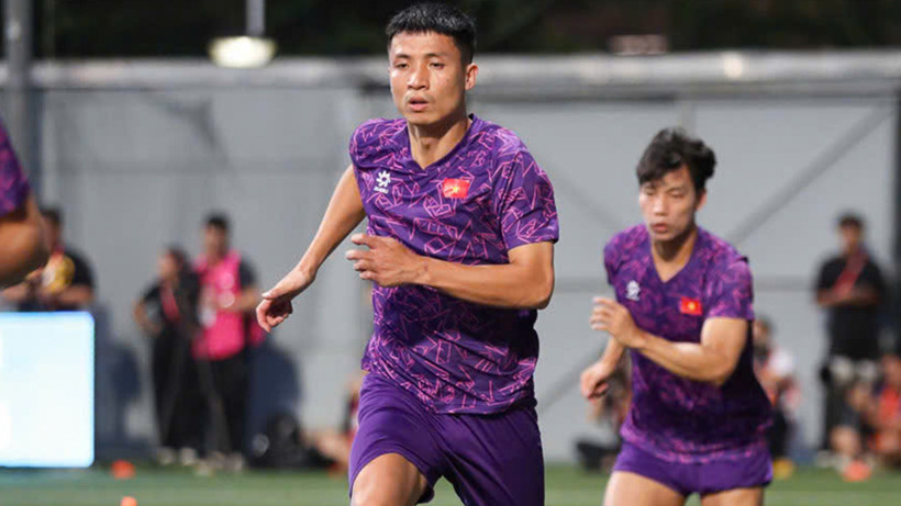 Bùi Tiến Dũng và các đồng đội tập luyện tại đội tuyển Việt Nam. (Ảnh: VFF)