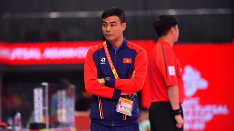 Huấn luyện viên Nguyễn Đình Hoàng của đội tuyển futsal nữ Việt Nam. (Ảnh: VFF)