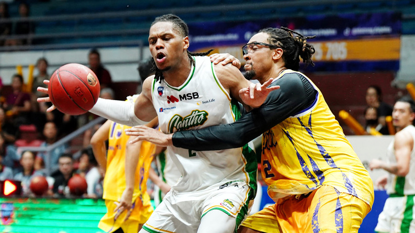 Malek Green (áo trắng) đối đầu với John Fields. (Ảnh: VBA)