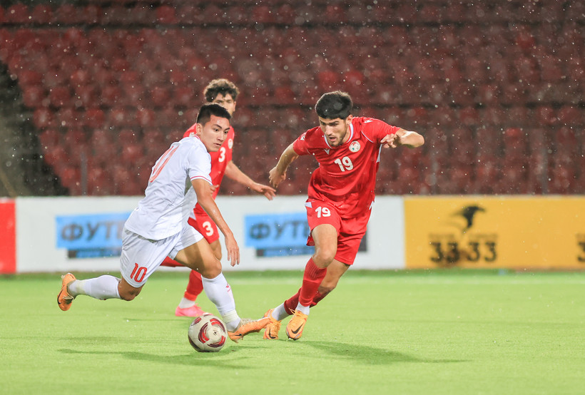 Bỏ lỡ nhiều cơ hội, U23 Việt Nam bị U23 Tajikistan cầm hòa. (Ảnh: VFF)