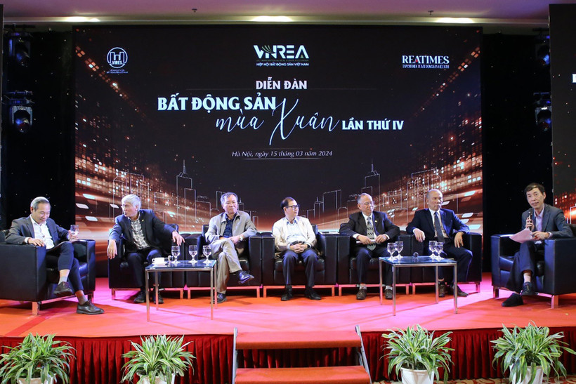 Các diễn giả tham luận tại Diễn đàn bất động sản mùa Xuân lần thứ IV.