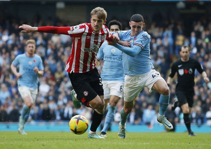Man City phải thắng Brentford mới hy vọng cạnh tranh ngôi vô địch. Ảnh: REUTERS