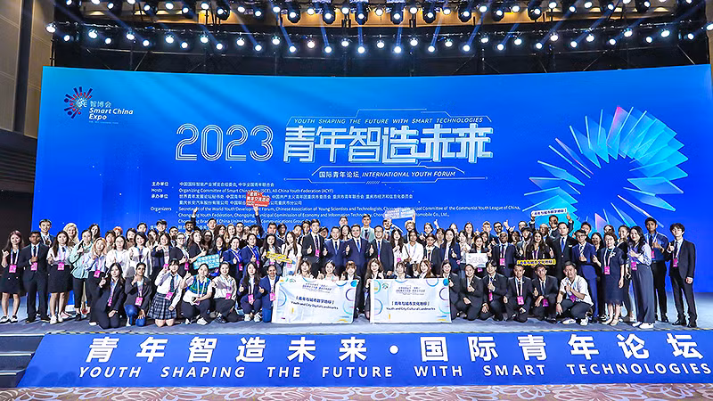 Đoàn đại biểu thanh niên các quốc gia tại Lễ khai mạc Trại hè thanh niên Thành phố kết nghĩa Bắc Kinh, Trung Quốc năm 2023 và Chương trình trao đổi thanh niên BRICS+.