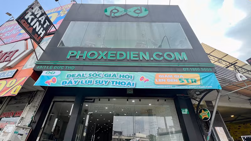 Một cửa hàng thuộc hệ thống phoxedien.com kinh doanh xe đạp điện, xe máy điện vi phạm.