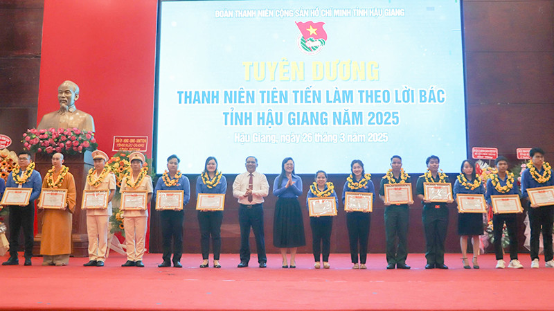 Tuyên dương 30 gương thanh niên tiên tiến làm theo lời Bác năm 2025.