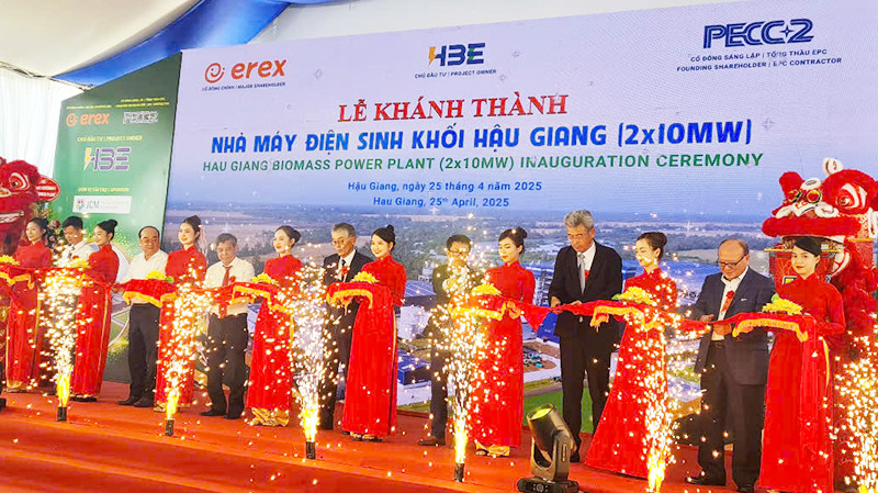 Nghi thức cắt băng khánh thành.