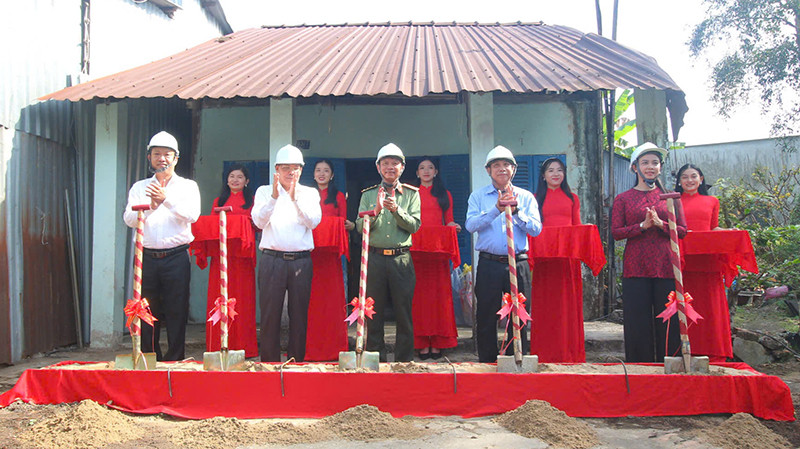 Nghi thức khởi công tại nhà bà Trần Thị Làng, khu vực 5, phường 4, thành phố Vị Thanh.