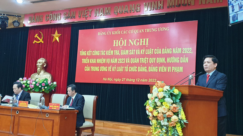 Đồng chí Nguyễn Văn Thể, Ủy viên Trung ương Đảng, Bí thư Đảng ủy Khối phát biểu kết luận hội nghị.