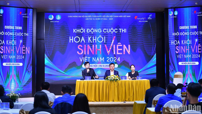 Đại diện Ban tổ chức cung cấp thông tin về Cuộc thi. 